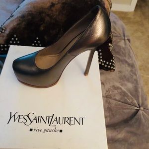 YSL gold 81/2 gently worn pump